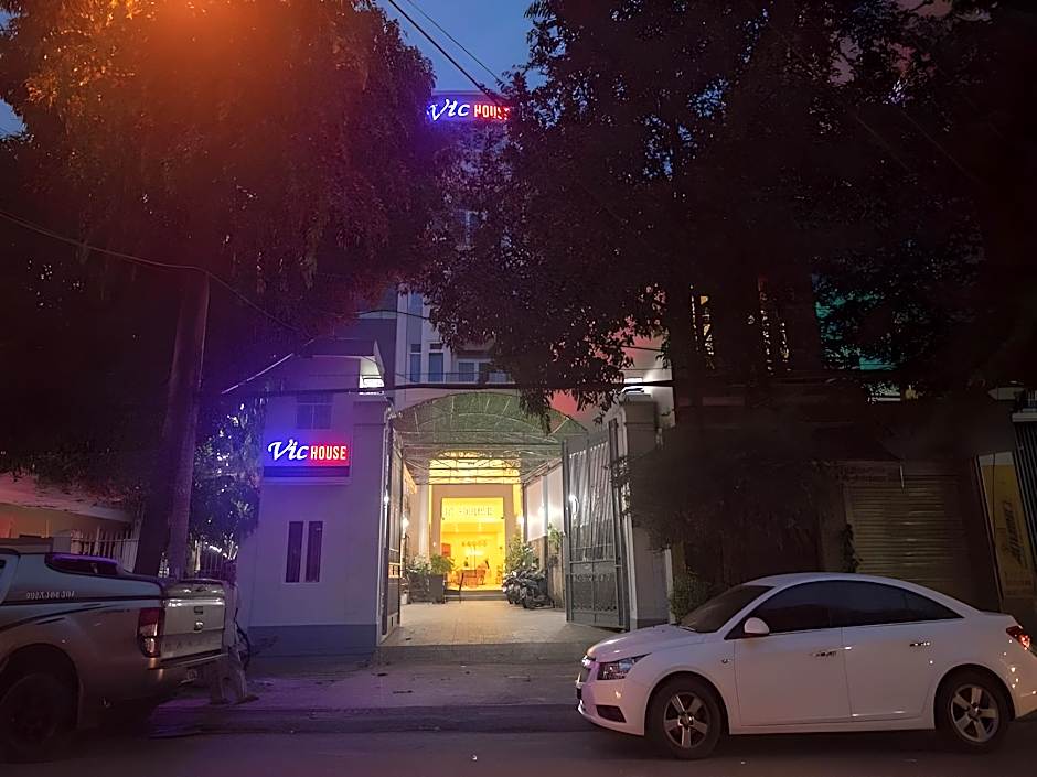 Vic House Hotel