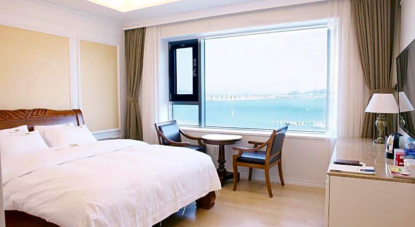 Fontana Beach Hotel