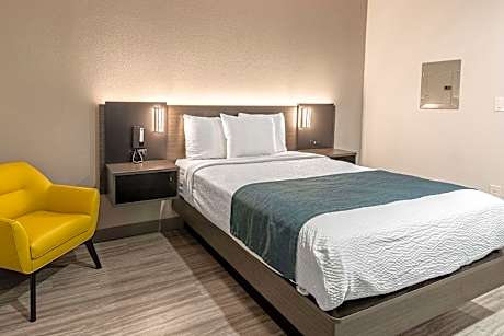 1 Queen Bed | Non-Smoking, Kitchen