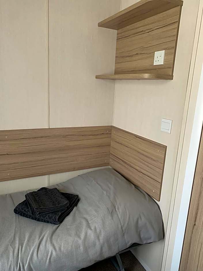 Hot tub breakaways with castle view