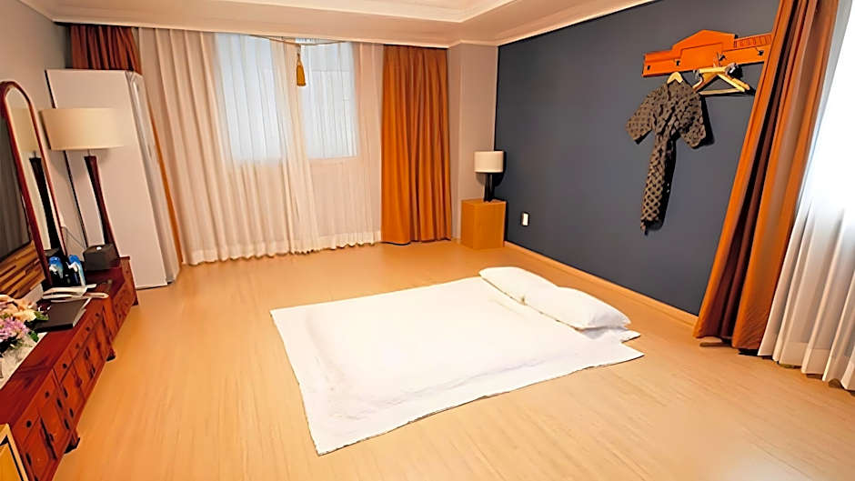 Empire Tourist Hotel