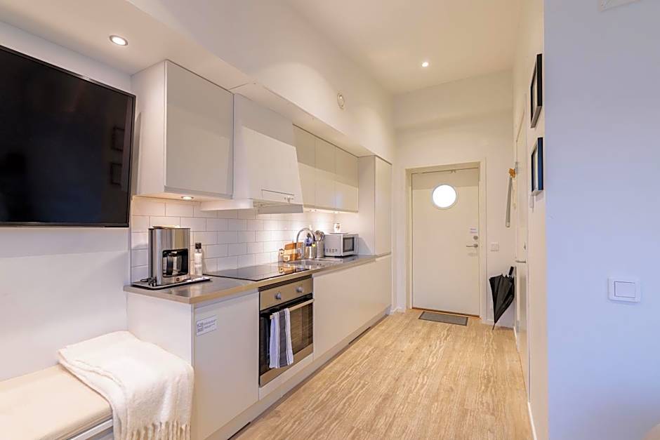 Easy Livin' Apartment Hotel