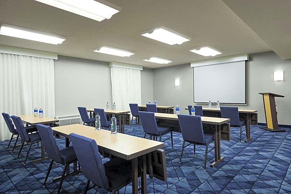 Courtyard by Marriott St. Louis Westport Plaza