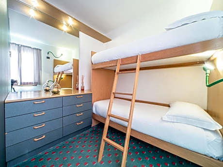 Two-Bedroom Apartment (6 Adults)