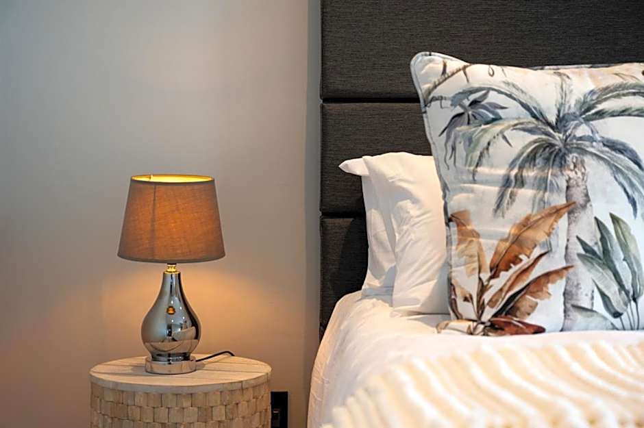 Luxury Bellagio 002 with Sea Views and Inverter