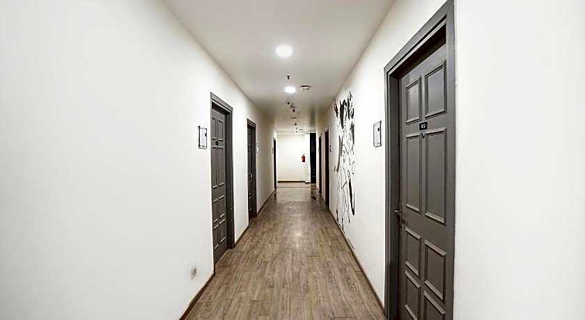 Townhouse Sector 49 Near Logix city centre