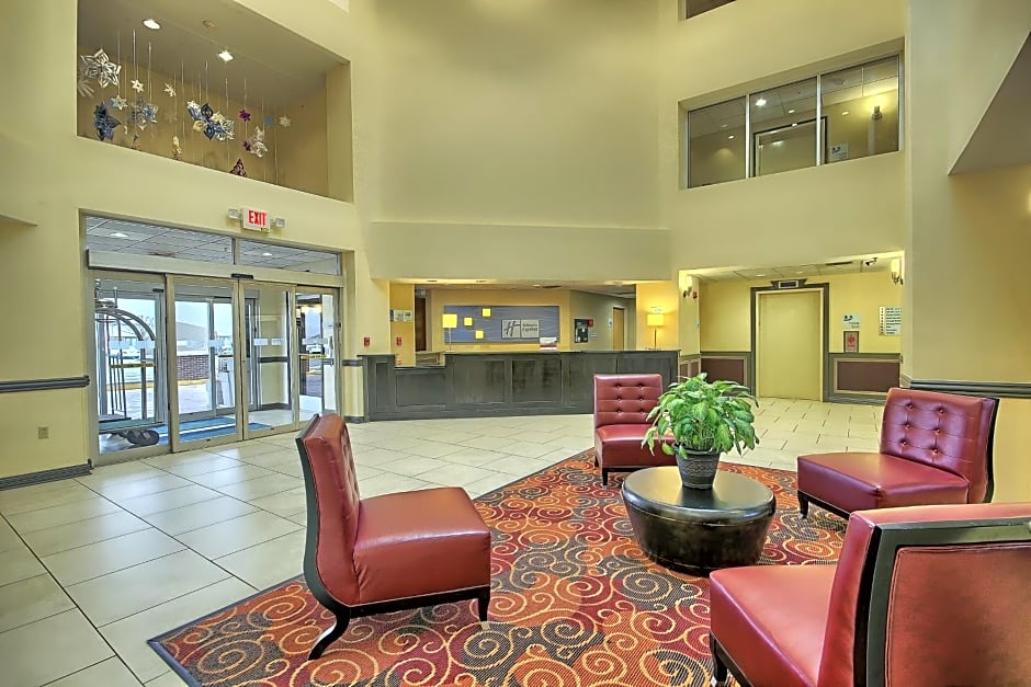 Holiday Inn Express Hotel & Suites Grove City By IHG