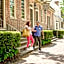 Colonial Houses, an official Colonial Williamsburg Hotel