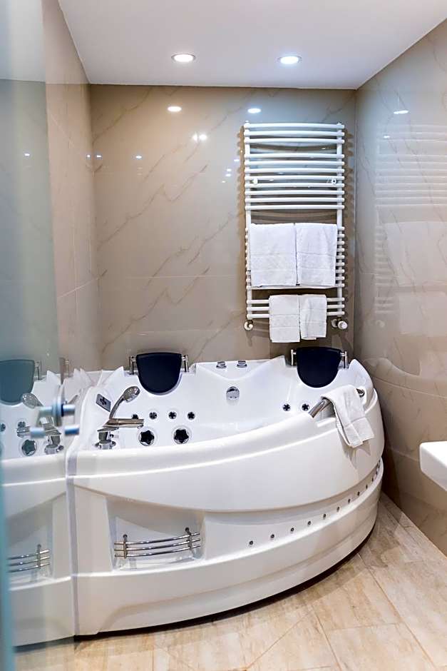 Hotel Christina Plus