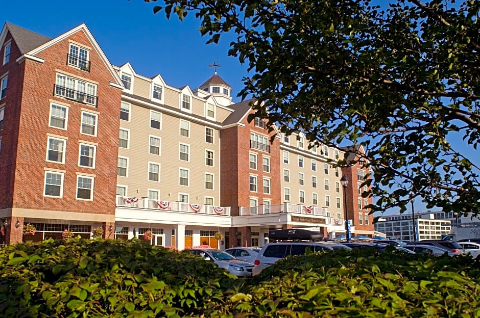 Salem Waterfront Hotel & Suites