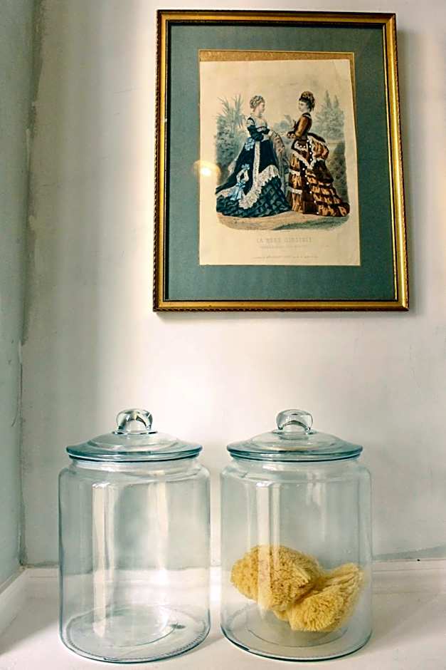 1560- Domaine Des Cinq Jardins- A Magical and Authentic Mansion