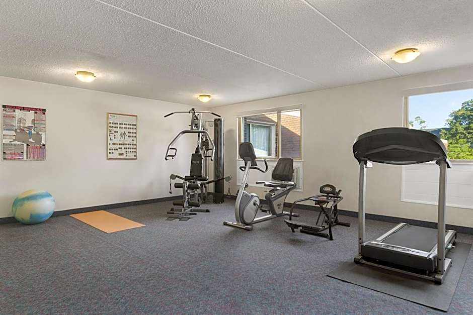 Days Inn & Conference Center by Wyndham Bridgewater