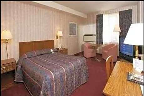 3 Queen Beds Non-Smoking