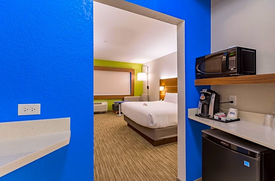 Holiday Inn Express & Suites San Marcos South