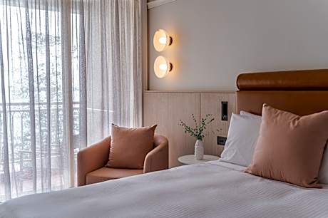 Premium King Room with Balcony and Pool View - Club Access