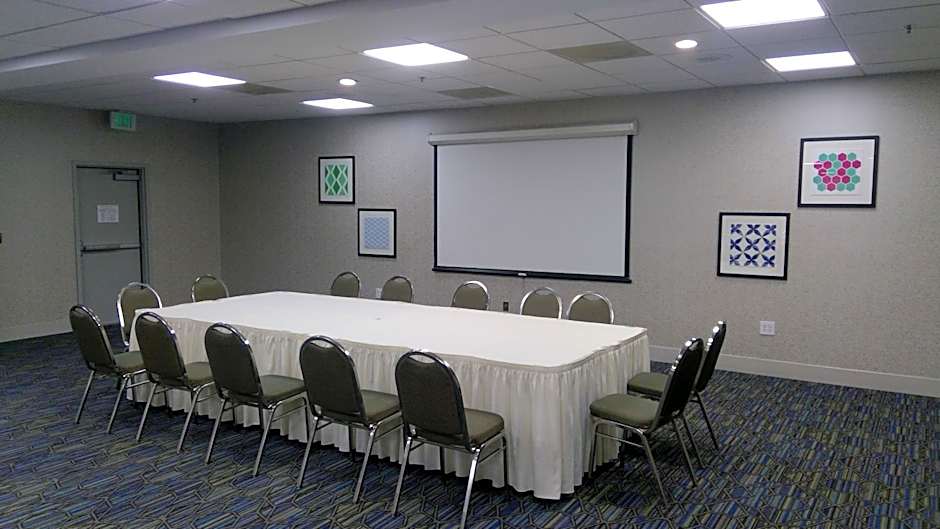 Holiday Inn Express & Suites Tracy By IHG