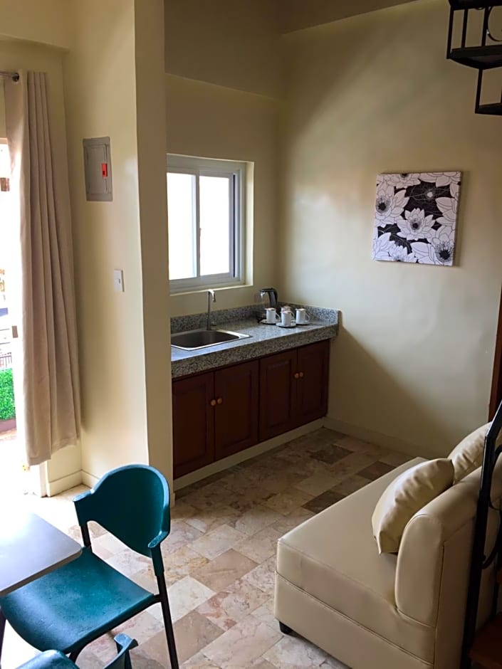 Elliannah Pines Hotel