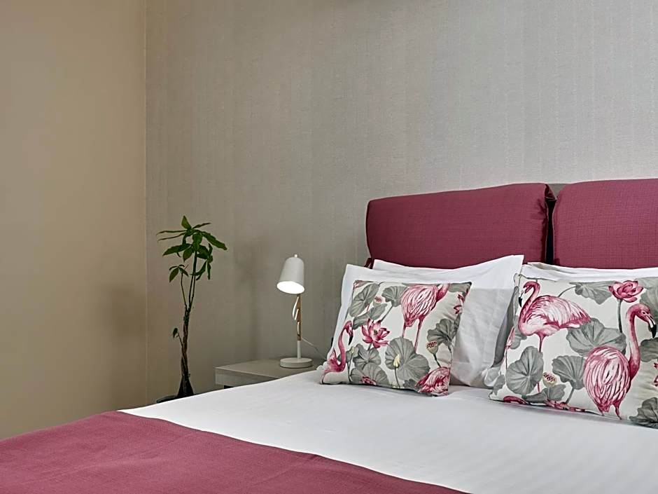 Koukounaria Hotel & Suites