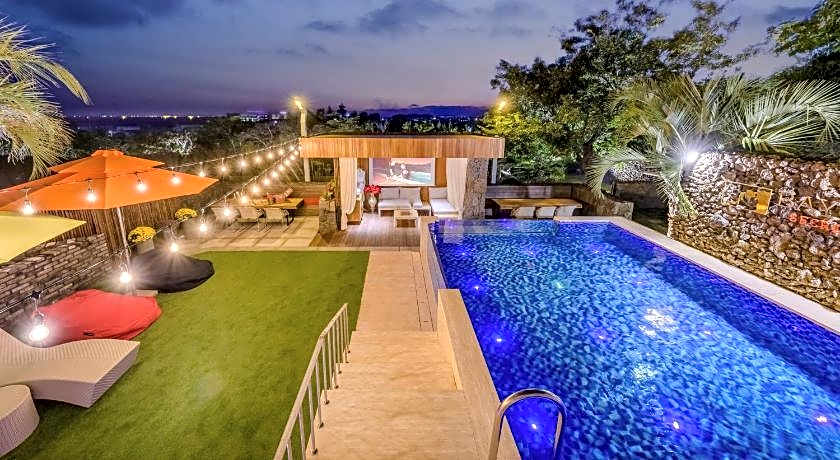 Bayhill Pool Villa