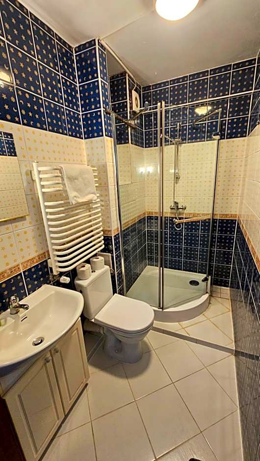 Hotel Daisy Budget