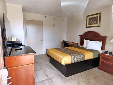 Double Room with Bathtub and Grab Bars - Mobility Accessible - Smoking
