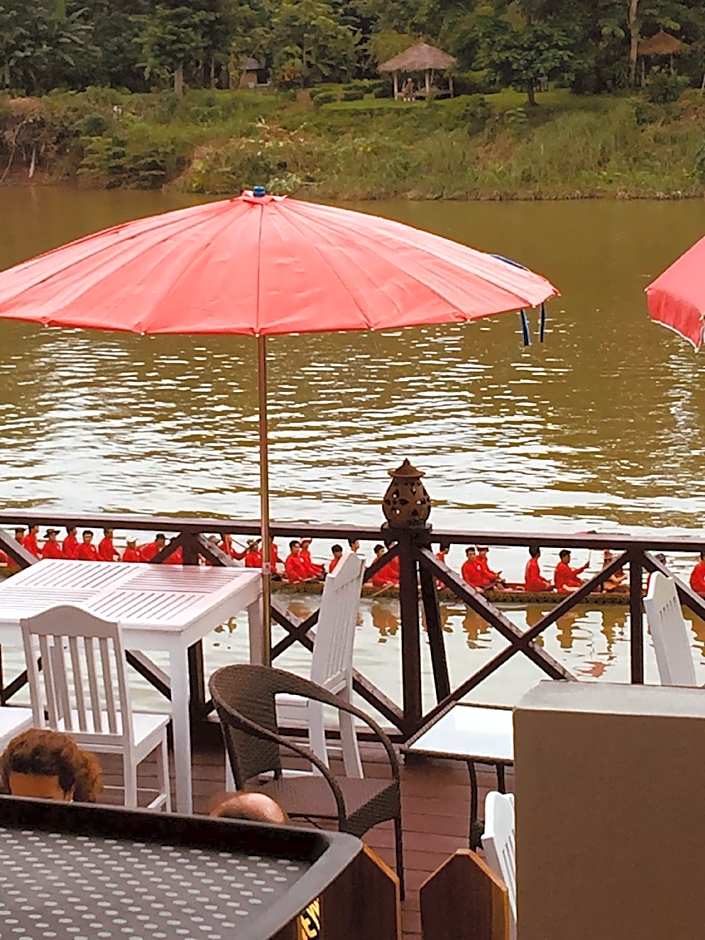 Merry Riverside Hotel