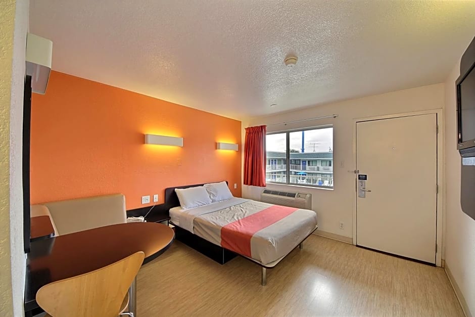 Motel 6-San Marcos, TX