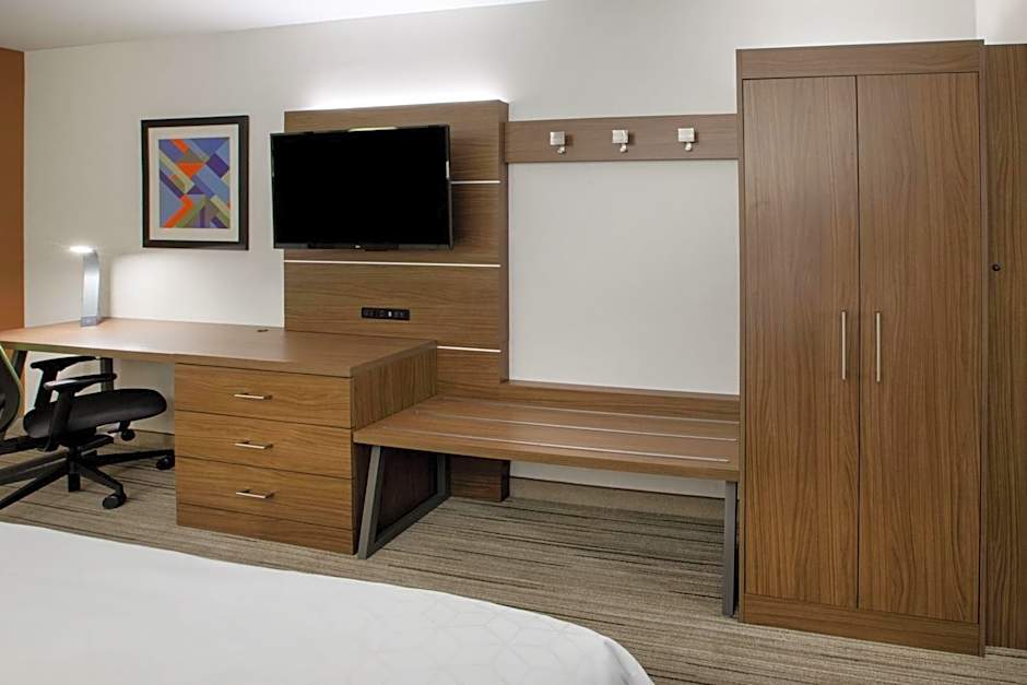 Holiday Inn Express & Suites Oklahoma City Airport By IHG