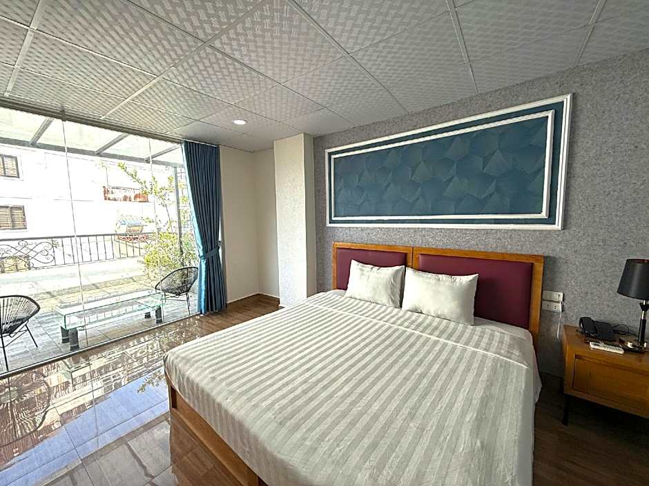 Holiday Suites Hotel & Spa