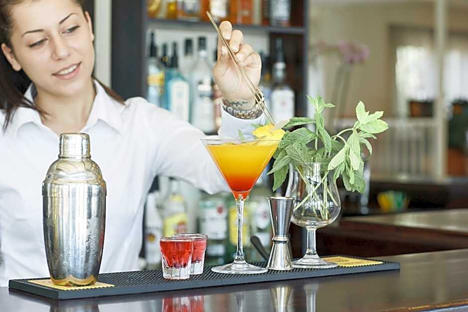 Giannoulis – Santa Marina Beach Hotel