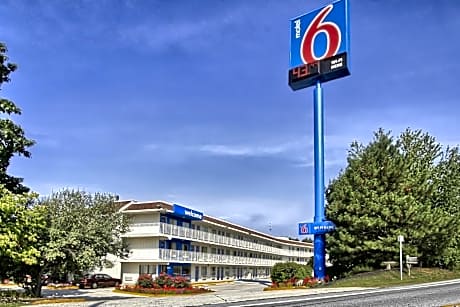 Motel 6-New Cumberland, PA - Harrisburg - Hershey South
