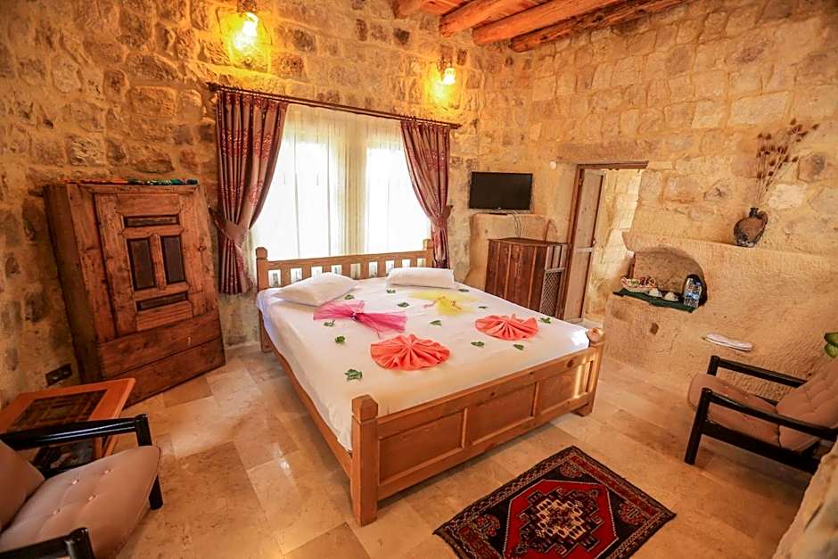Abu Hayat Cave Suites