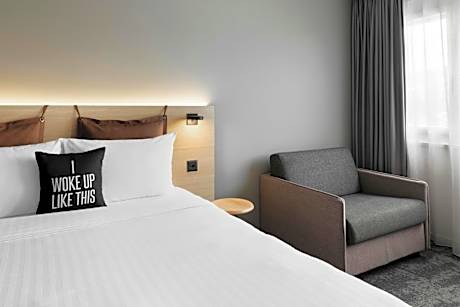 Moxy Sleeper Deluxe Queen Room with Sofa Bed