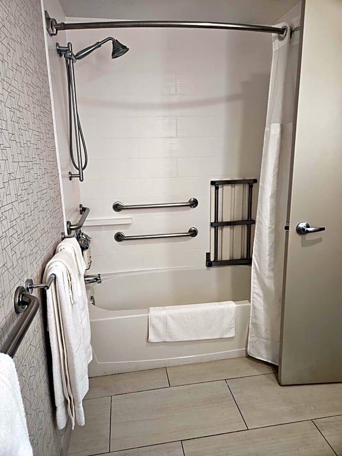 Holiday Inn Express Hotels & Suites Burlington by IHG