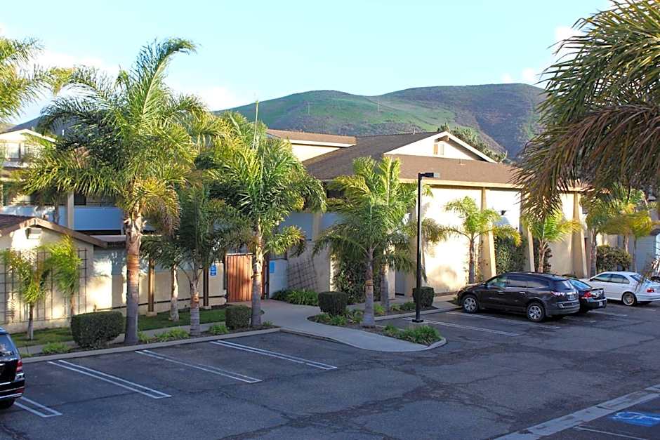 O'Cairns Inn and Suites