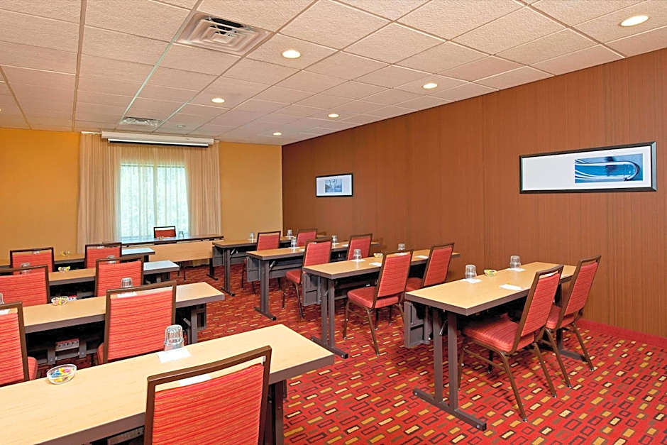 Courtyard by Marriott Chicago Elmhurst/Oakbrook Area