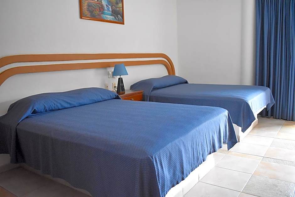 Hotel Plaza Almendros