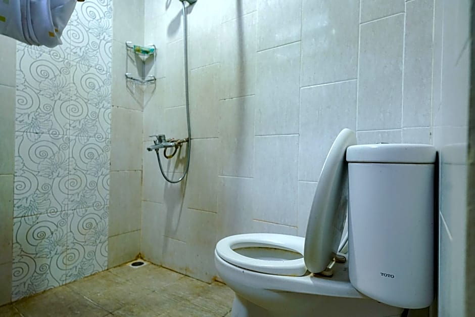 RedDoorz @ Avros Guest House Medan