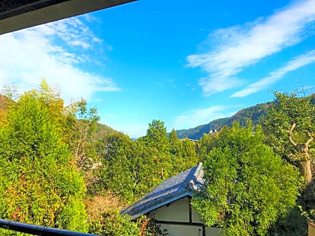 Private Room with 6 Beds (1-6 beds)