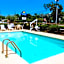 Days Inn & Suites by Wyndham Savannah Midtown