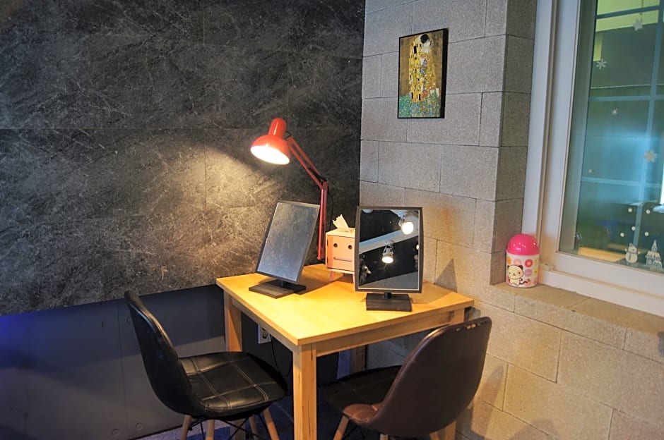 Backpackers In Yeosu