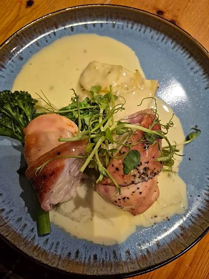 The Coldstreamer Inn