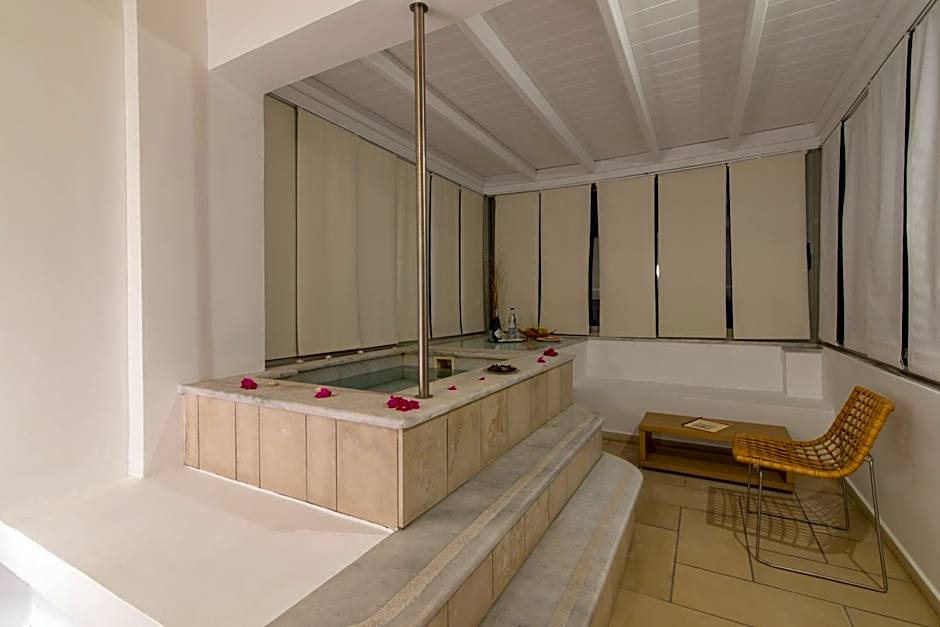 Antinea Suites Hotel & Spa