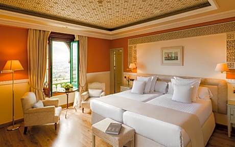 Classic Twin Room with One Extra Single Bed and City View - Non-Smoking