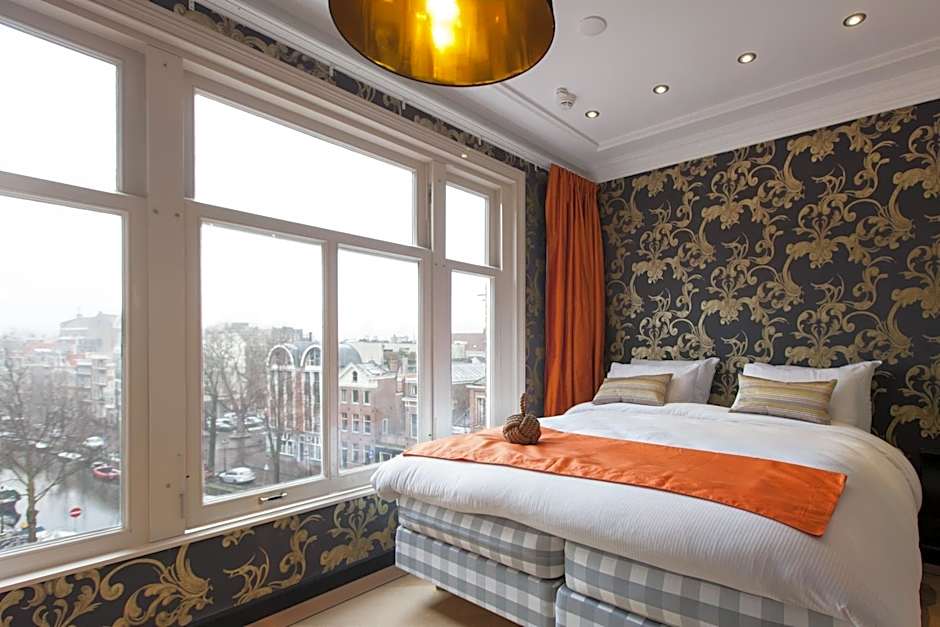 Amsterdam Canal Hotel