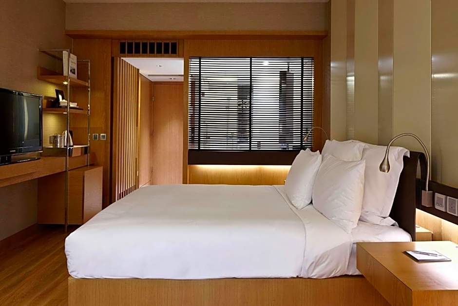 Photo 1 of 4 of 1 Queen Bed, Garden View