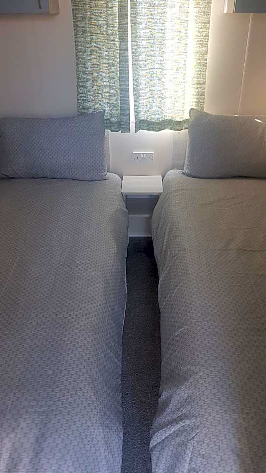 KINGDOM HOLIDAY PARK - Parrot