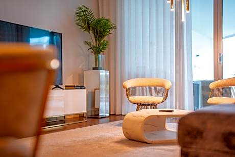 Suite BK - 3 Pools - Gym - AC - Huge Balcony