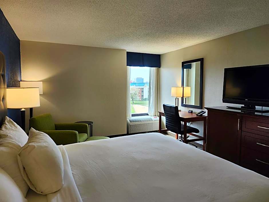 Heritage Inn & Suites St. Louis/Fenton, Trademark by Wyndham