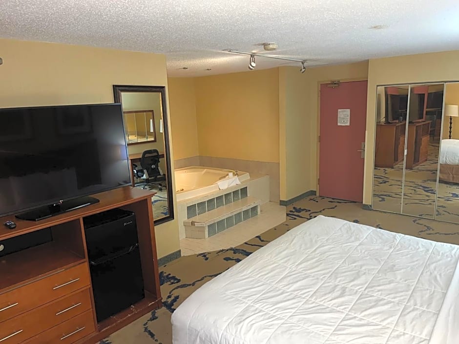 Quality Inn and Conference Center Greeley Downtown